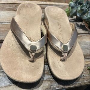 VIONIC DAVINA Gold Flip Flops